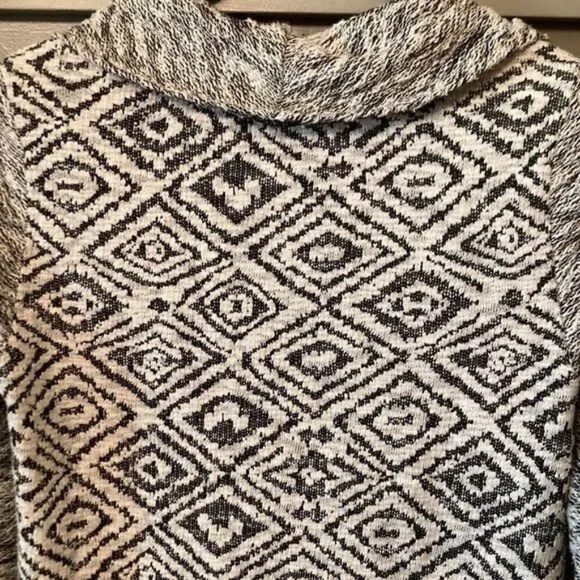 Soft Surroundings Cowl Neck Pullover Sweater With Pocket Gray Cream Size Small - Picture 7 of 9